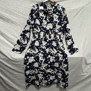 woman dress white with navy blue floral design brand time and tru size 20